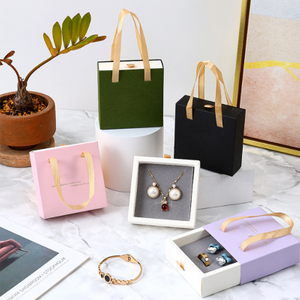 B&aelig;rbar skuff smykkeskrin med veske